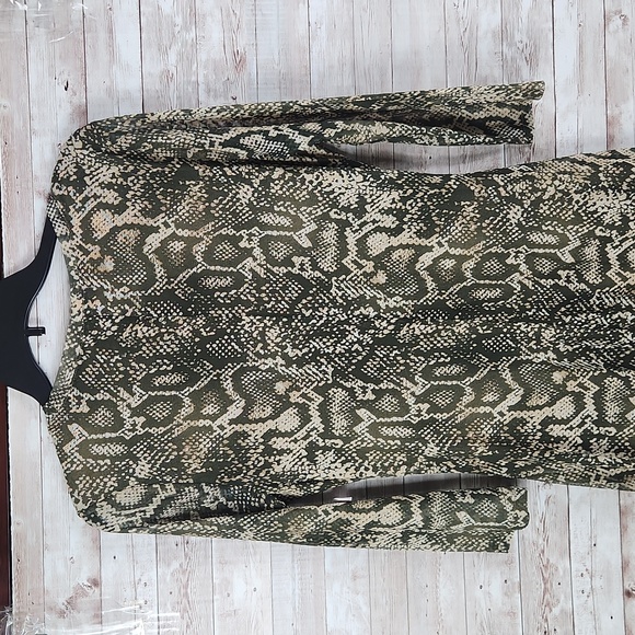 Harlow & Rose, khaki grn and creme, reptile pattern dress, Size M. - Picture 7 of 8